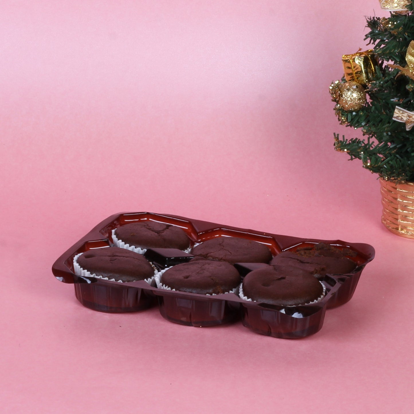 Christmas Exclusive Imported Chocolates and Cup Cakes Combo