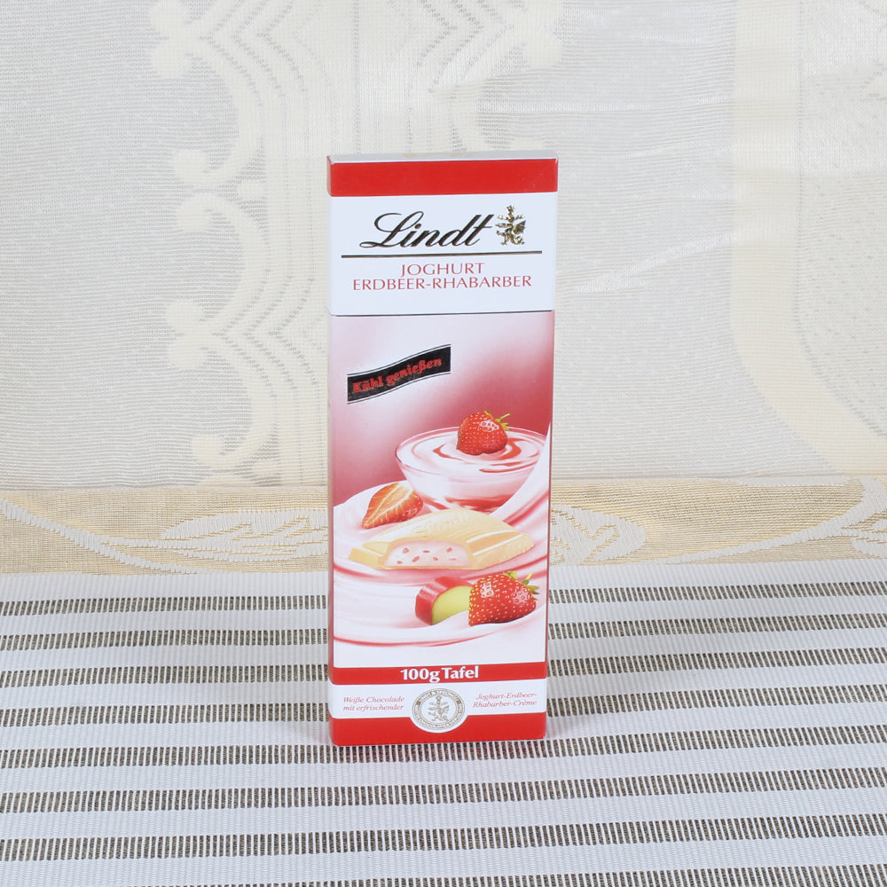 Lindt Erdbeer Rhabarber Chocolate Bar